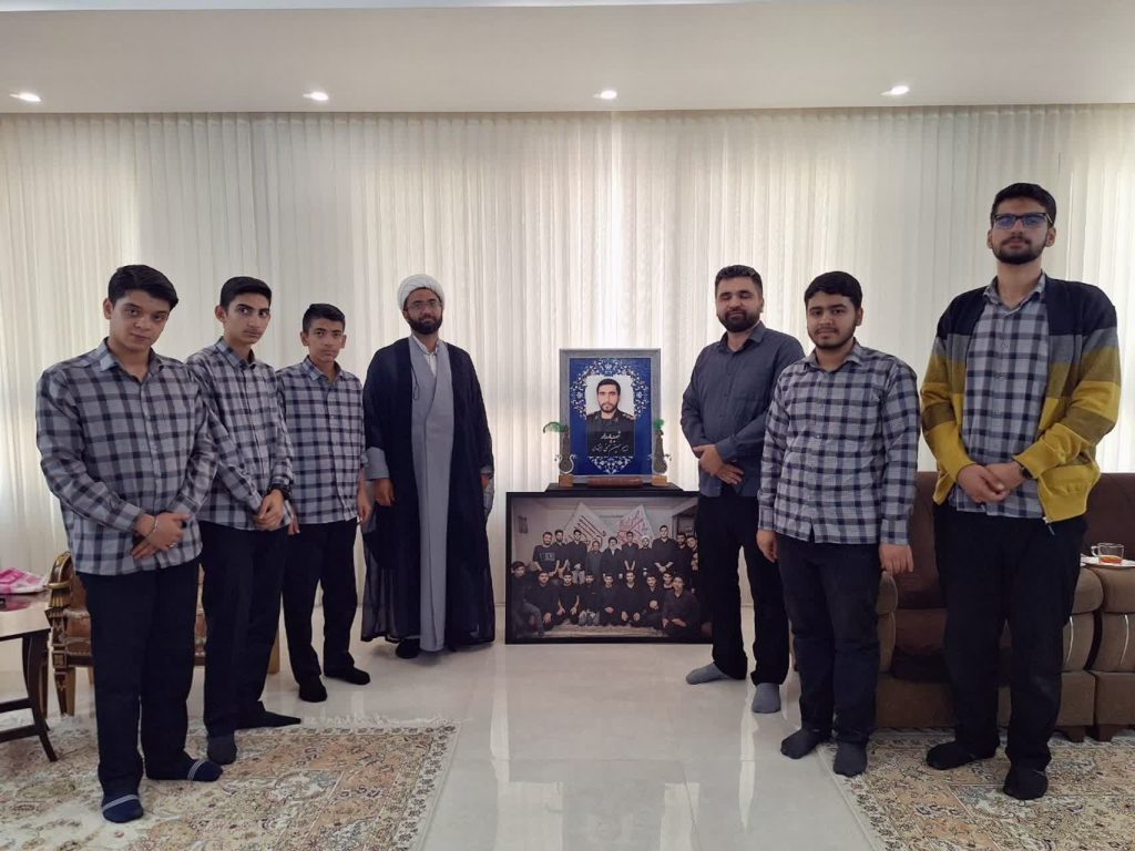 دیدار بسیجیان هنرستان امام رضا با خانواده محترم شهید حسنی اقتدار